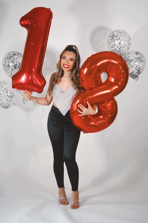 18ty Birthday Photoshoot, Birthday Photoshoot Theme, Silver Photoshoot, 18th Birthday Photoshoot, Bday Poses, Birthday Balloon Surprise, Photoshoot Theme, Birthday Poses, Birthday 13