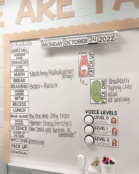 1st Grade White Board Ideas, Elementary Whiteboard Setup, Schedule Board Classroom, Schedule On Whiteboard, Classroom Calendar On Whiteboard, Elementary Whiteboard Organization, Classroom Whiteboard Ideas Organization, Whiteboard Schedule Ideas, Classroom Board Ideas Whiteboard