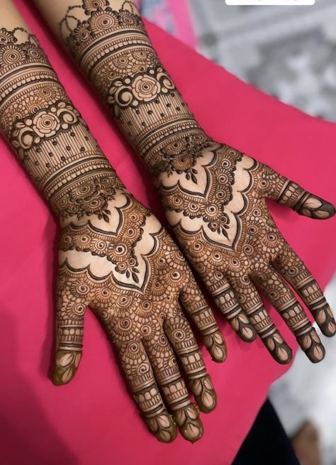 Mehendi Designs For Front Hands Full, Bridal Mehndi Front Hand, Bridal Mehendi Front And Back, Front Hand Mehendi Bridal, Mehendi For Front Hand, Bridal Mehandi Unique Full Hand, Arabian Mehndi, Rajasthani Mehndi, New Henna Designs