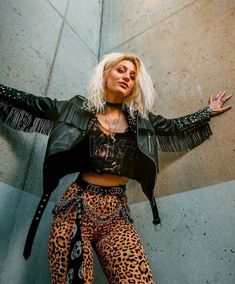 27 ideas de Glam metal party outfit en 2022 | ropa, ropa de otoño casual, moda rock de los '80 Rock And Roll Glam Outfit, Punk Rock Cowgirl, 80 Rock Aesthetic, Punk Glam Outfit, 80s Glam Outfit, Rockstar Glam Outfits, What To Wear To A Punk Concert, Edgy 80s Outfits, Cowgirl Rocker Style