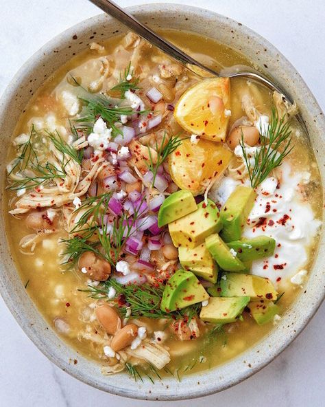 Mediterranean Crockpot, Chicken Mediterranean, White Chicken Chili Recipe Crockpot, Chili White, Mediterranean Soup, Chili Easy, Mediterranean Diet Food List, Mediterranean Recipes Healthy, Mediterranean Diet Recipes Dinners