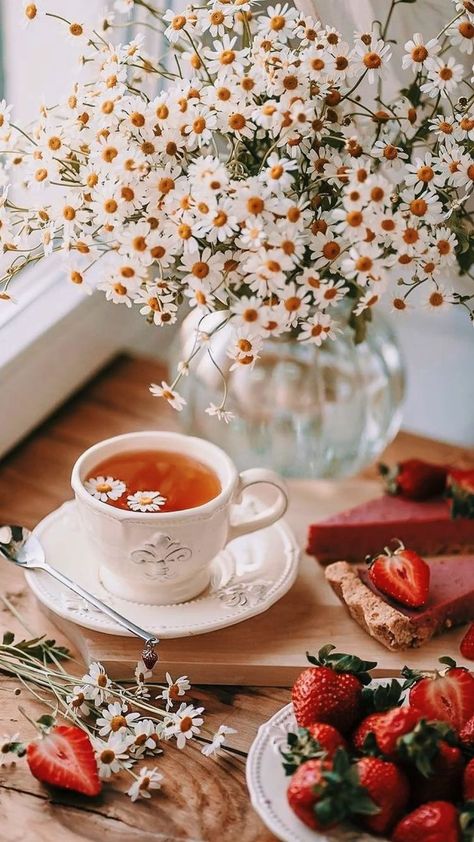 Wallpaper Food, Food Vintage, Coffee Flower, Tea And Books, Spring Mood, Decoration Photo, Flat Lay Photography, Coffee Photography, Foto Art