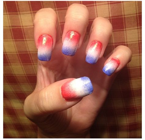 Red, white and blue ombré nail art #America ❤❤ Red White And Blue Ombré Nails, Red White And Blue Nails Ombre, Red Blue Ombre Nails, 4th Of July Ombre Nails, Red White Blue Ombre Nails, Ombre 4th Of July Nails, Red White And Blue Ombre Nails, Neon Pink Nail Polish, Ambre Nails