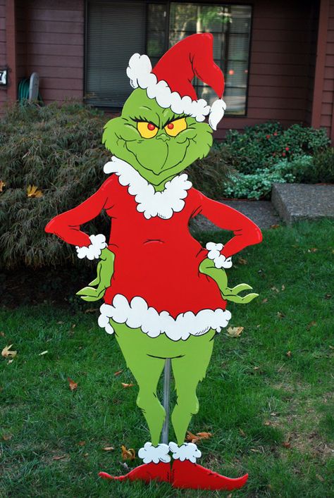 Grinch Yard art Wooden Christmas Yard Decorations, Grinch Yard Decorations, Immagini Grinch, Grinch Drawing, Christmas Lawn Decorations, Diy Yard Decor, Wood Yard Art, Whoville Christmas, Grinch Party