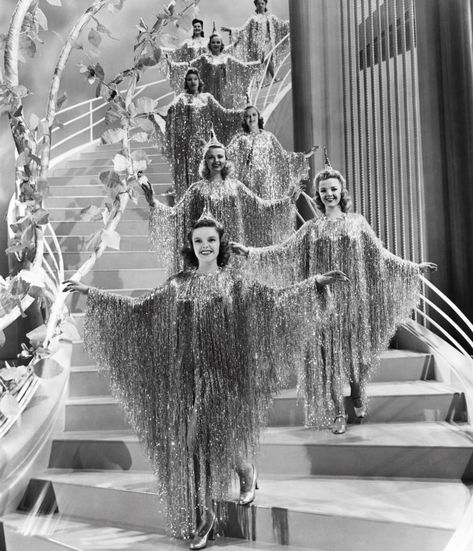 Ziegfeld Girl, Busby Berkeley, 1920s Photos, Ziegfeld Follies, Ziegfeld Girls, Hollywood Costume, Flapper Girl, Girl Movies, Judy Garland