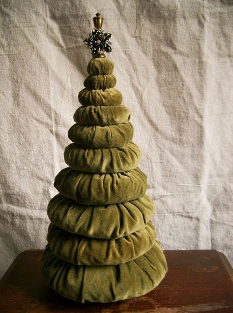 Felt Cone Christmas Trees Diy, Stuffed Christmas Tree Decorations, Velvet Christmas Trees, Velvet Trees Diy, Fabric Strip Christmas Tree, Velvet Christmas Decorations, Velvet Crafts Ideas, Diy Velvet Christmas Trees, Green Velvet Christmas Decor