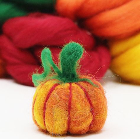 Needle Felted Pumpkin Video Tutorial Needle Felting Tutorials Beginners, Needle Felt For Beginners, Felt For Beginners, Needle Felting Tutorial, Felt Pumpkins, Needle Felted Christmas, Felt Beads, Needle Felting Tutorials, Needle Felting Kits