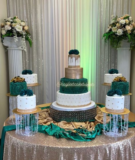 Emerald And Gold Theme Party, Emerald Cakes Quince, Quince Cakes Emerald Green And Gold, Green Gold And White Quince, Green And Gold Centerpieces Quince, Green And Gold Dessert Table Ideas, Emerald Green Quinceanera Theme Western, Emerald Green Quinceanera Cake Table, Emerald Green Cake For Quince