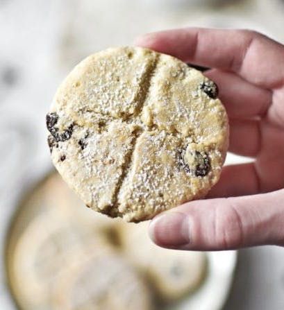 Ancient Halloween Recipe: Soul Cake | Bengingi Cookies With Raisins, Raisin Filled Cookies, Soul Cakes, Homemade Halloween Treats, Raisin Cookie Recipe, Halloween Treats To Make, Souls Day, Soul Cake, Healthy Oatmeal Cookies