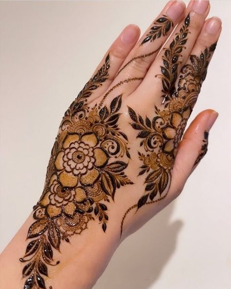 Kafif Design, Mehndi 2023, Mehendi Arabic, Finger Mehndi Style, New Mehandi, Wrist Henna, Front Mehndi Design, Palm Mehndi Design, Pretty Henna