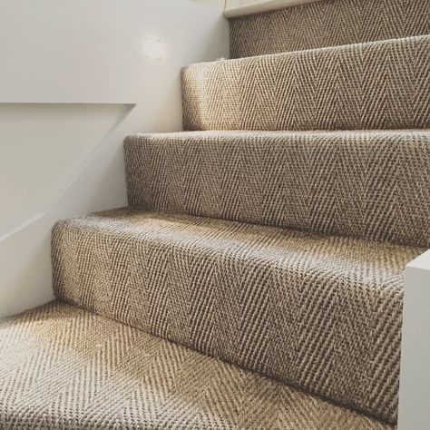 The herringbone weave leads the eye up the stairs nicely Best Carpet For Stairs, Patterned Stair Carpet, Carpeted Stairs, Stairs Runner, Weave Carpet, Carpet Diy, Hall Stairs, Carpet Staircase, Stair Carpet