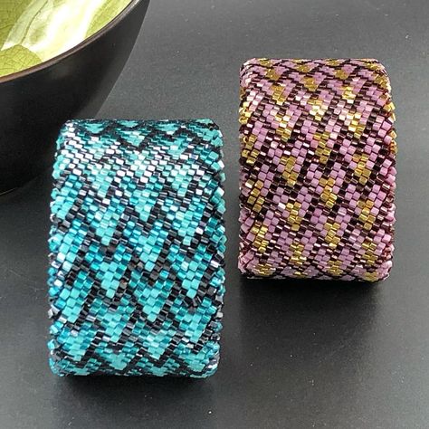 These sparkling bracelets are made of Japanese beads Toho Hexagon and finished with strong magnetic clasps . . #polinaspareltjes… Sparkle Bracelet, Japanese Beads, Floral Tie, Magnets, Handmade Jewelry, Sparkle, Beads, Floral, Handmade Jewellery