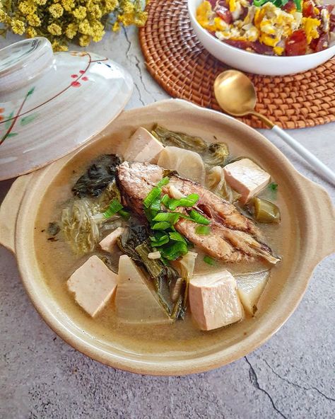 Bahan dan Cara membuat Sup Ikan Gurame Ala Oriental https://resepmamiku.com/sup-ikan-gurame-ala-oriental-yscooking Sup Ikan, Indonesian Cuisine, International Food, International Recipes, Chinese Food, Meat Recipes, Main Course, Sauce, Indonesia