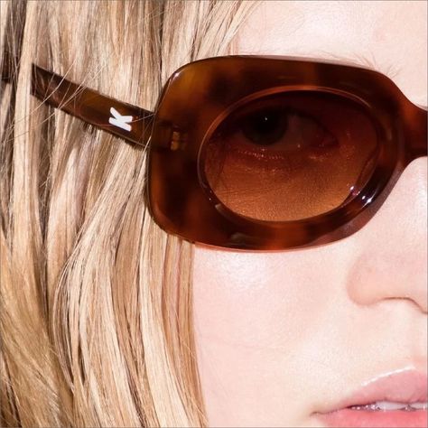 We call it the K. details. A very good close up on the franklin sunglasses seen at @brownsfashion #KALEOS #SS22 Sunglasses Shoot, Sunglasses Inspiration, Eyewear Design, Missoni, Eyewear Sunglasses, Fashion Art, Sunglasses Accessories, Sunnies, Close Up