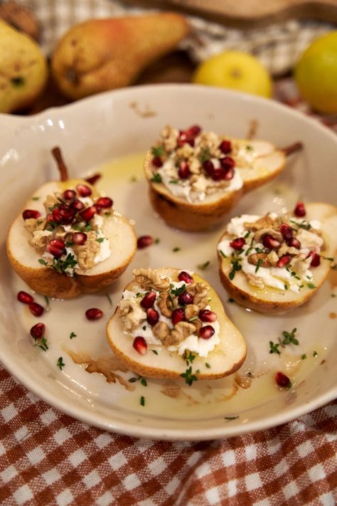 Baked Pears With Cranberries, Pears With Goat Cheese, Pear Themed Party, Christmas Pears, Pears Recipes, Cheese And Honey, Baked Pears, Christian Homemaking, Themed Dinner