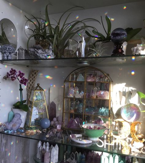 Crystal Room Decor, Crystal Room, Crystal Altar, Crystal Aesthetic, Witchy Decor, Witch Aesthetic, Meditation Room, Crystal Decor, Décor Diy