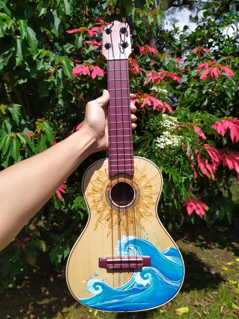 Painted Acoustic Guitar Ideas, Hand Painted Ukulele, Ukulele Painting Ideas, Ukelele Painted, Ukulele Drawing, Ukulele Painting, Arte Do Ukulele, Hand Painted Guitar, Cool Guitar Picks