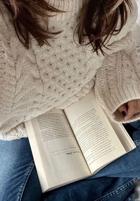 Rory Gilmore Aesthetic, Gilmore Aesthetic, Fall Books, Reader Girl, Coffee Sweater, Rory Gilmore, Books Reading, Songs, Reading