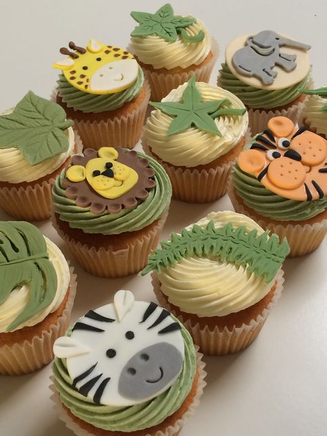 Jungle Theme Baby Shower Cake, Jungle Cupcakes, Jungle Birthday Cakes, Jungle Theme Baby Shower, Safari Baby Shower Cake, Safari Cupcakes, Animal Birthday Cakes, Baby Shower Safari Theme, Wild Birthday Party