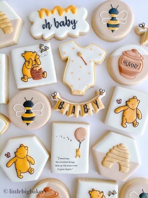 Pooh Cookies, Winnie The Pooh Themes, Winnie The Pooh Nursery, Idee Babyshower, Baby Shower Theme Decorations, Disney Baby Shower, Winnie The Pooh Birthday, Baby Gender Reveal Party, Baby Cookies