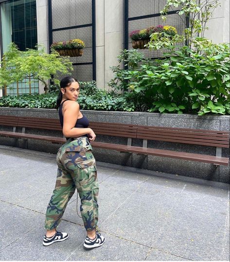 Camo Cargos, Camo Pants Outfit, Vintage Cargo Pants, Dunks Outfit, Cargo Pants Outfit, Effortlessly Chic Outfits, Chill Outfits, Real Vintage, Camo Pants