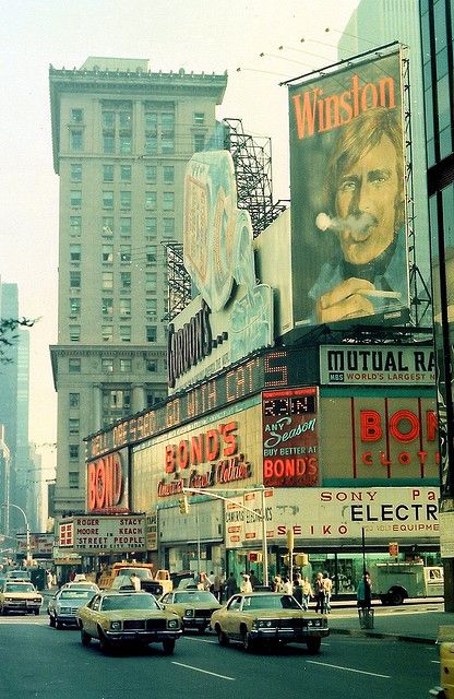 Nyc History, Vintage Neon Signs, Street New York, Vintage New York, City Aesthetic, New York State, Retro Aesthetic, Street Scenes, Vintage Photography