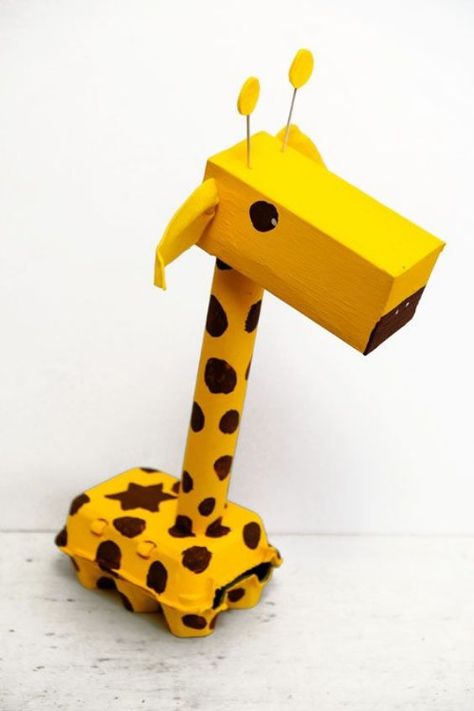 Giraffe Crafts for Kids - Animalistic Art Giraffe Crafts For Kids, Recycled Material Art, Animals In Nature, Giraffe Crafts, Recycling For Kids, Babysitting Crafts, Floral Christmas Tree, Recycled Art Projects, Kids Imagination