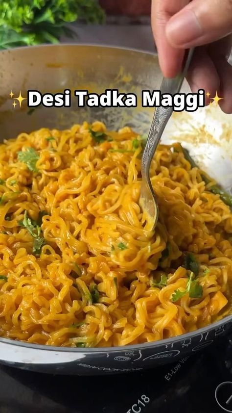 Butter Maggi Recipe, Desi Tadka Maggi, Tadka Maggi Recipe, Spicy Maggi Recipes, Maggie Recipes Indian, Maggie Recipes, Kolkata Food, Street Food India, Ramen Recipes Easy