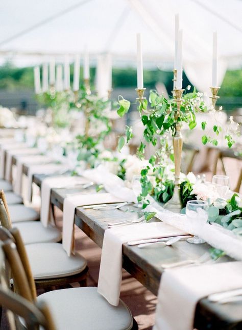 Draped Napkins If you aren’t planning to have plates at each guest’s place setting (often the case when you have a dinner buffet, since guests will pick up their dinner plate at the food station), then you’ll need to come up with another way to mark each guest’s spot. This is a simple solution: Drape each guest’s napkin off the edge of the table—this will help demarcate each place setting while adding a pretty pop of color to the overall tablescape. Reception Table Place Settings, Wedding Napkin Folding, Wedding Food Table, Table Presentation, Wedding Guest Table, Wedding Reception Dinner, Patterned Napkins, Library Wedding, Wedding Reception Food