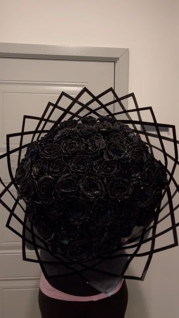 Black Glitter Roses Bouquet, Black Eternal Rose Bouquet, Black Ribbon Bouquet, Black Aesthetic Flowers, Black Bouquet Flowers, Black Glitter Roses, Black Flowers Aesthetic, Black Flower Bouquet, Black Flowers Bouquet