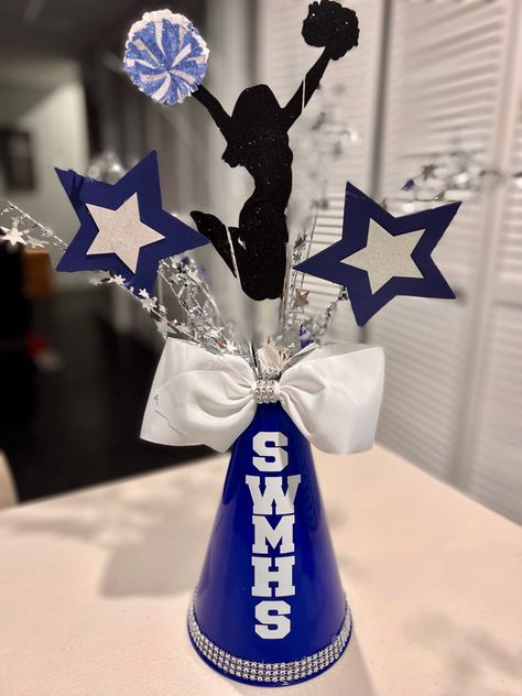 Cheer Comp Decorations, Cheerleading Table Decorations, Dance Team Banquet Ideas Table Decorations, Cheer Party Centerpieces, Football And Cheer Banquet Centerpieces, School Spirit Table Decorations, Cheer Megaphone Centerpieces, Sports Banquet Table Decor, Football And Cheer Banquet Ideas