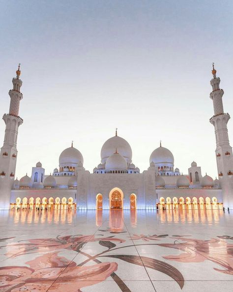 Sheik Bin Zayed Grand Mosque, Abu Dhabi, United Arab Emirates. Mekka Islam, الإمارات العربية المتحدة, Sheikh Zayed Grand Mosque, Ancient Greek Architecture, Mosque Architecture, Sheikh Zayed, Mecca Wallpaper, Beautiful Mosques, Grand Mosque