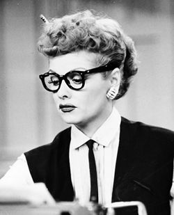 Lucille Ball...I love, love LOVE LUCY!! I Love Lucy Show, Lucille Ball Desi Arnaz, Lucy And Ricky, The Comedian, Desi Arnaz, Woody Allen, Lucille Ball, Love Lucy, Actrices Hollywood