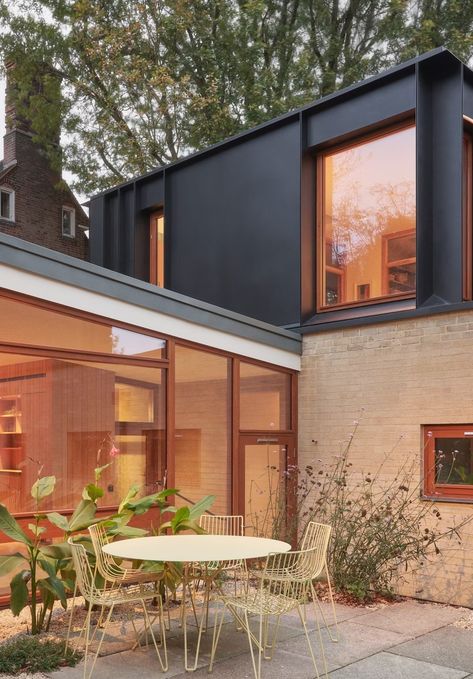 Market Exterior, Hampstead House, Yellow Chairs, Case Study Houses, House In London, Cladding Systems, Modernist House, Manor Farm, Solid Brick