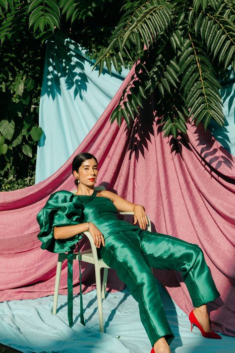 Emerald Green Pants, Indian Retro, Exaggerated Sleeve, Outdoor Backdrops, This Time Tomorrow, Peg Leg, Bubble Sleeve Top, Tropical Fashion, Classic Shirt Dress