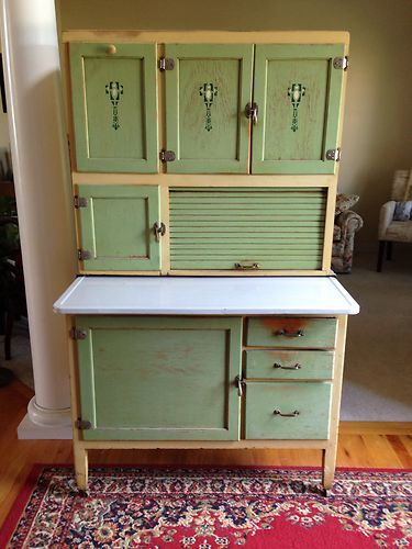 Hoosier Cabinet, love the two different tones Tea Furniture, Bakers Cabinet, Antique Hoosier Cabinet, Vintage Kitchen Cabinets, Hoosier Cabinets, Hoosier Cabinet, Credenza Vintage, Regal Design, Vintage Cabinets