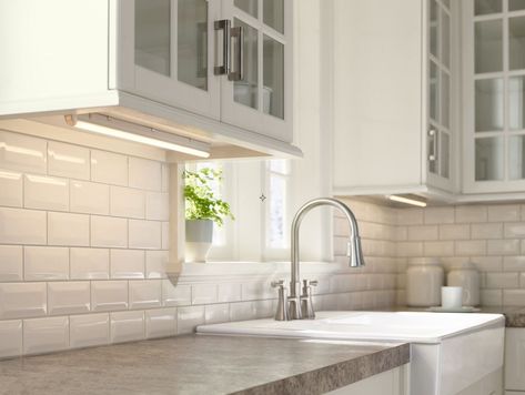 With three different types of under cabinet lighting, this guide will help you choose the right one for your needs depending on budget, installation, and style. Under Cupboard Lighting, Kitchen Under Cabinet Lighting, Light Kitchen Cabinets, Replacing Kitchen Countertops, Cupboard Lights, Best Kitchen Sinks, Under Counter Lighting, Led Under Cabinet Lighting, Shelf Lighting