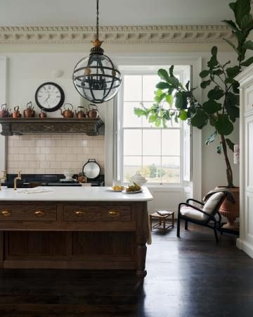 British Country Kitchen, Victorian Style Kitchen, Classic English Kitchen, Vampire House, Wall Cupboards, Italy House, Georgian Furniture, Devol Kitchens, Loft Kitchen