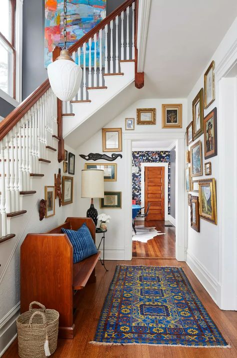 22 Foyer Ideas for a Bold, Beautiful Entry Small Entryway Ideas, White Foyer, Traditional Foyer, Foyer Ideas, White Console Table, Entryway Ideas, Small Entryway, Style Magazine, Love Language