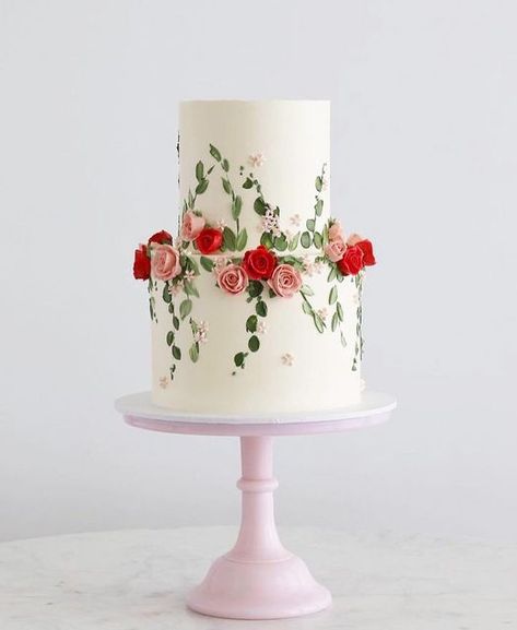 Nutella Birthday Cake, Buttercream Rose Cake, Wedding Strawberries, Big Wedding Cakes, 50th Cake, Wedding Cake Alternatives, Buttercream Flower Cake, Wedding Cake Roses, Beautiful Cake Designs