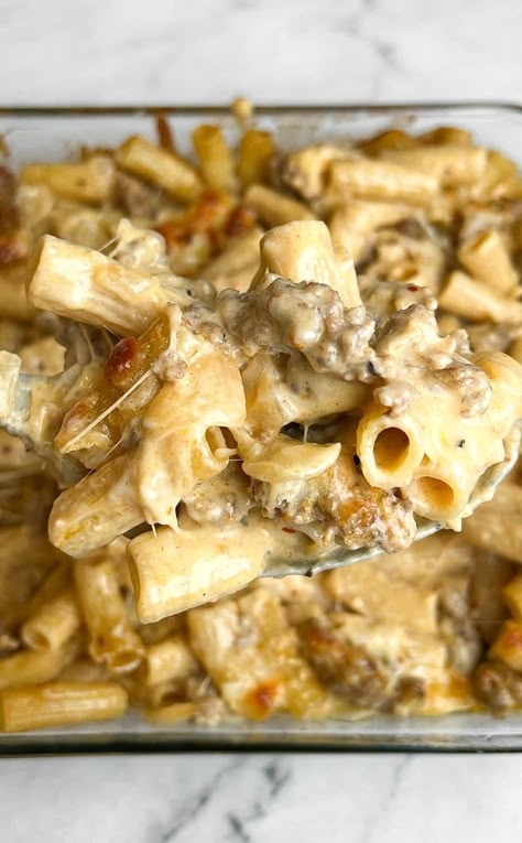 sausage alfredo Breakfast Sausage Pasta, Autumnal Meals, Italian Sausage Recipes For Dinner, Sausage Alfredo Bake, Sausage Alfredo Pasta, Italian Sausage Recipe, Friendsgiving Recipes, Sausage Alfredo, Batch Baking