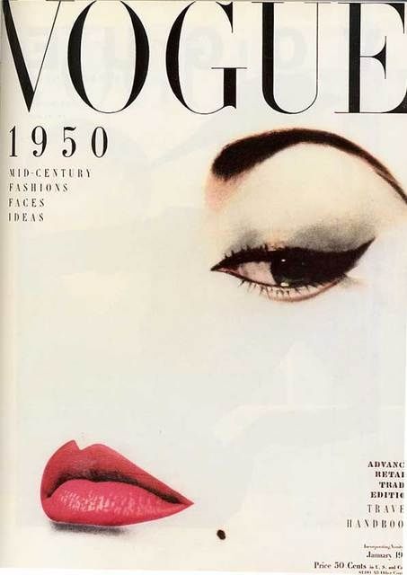 Me llamó la atención el minimalismo de esta portada de Vogue, ya que hace que esta se vea mucho más interesante para el lector. Vintage Vogue Covers, Vogue Magazine Covers, Vintage Magazine Covers, Vogue Covers, Vogue Magazine, Vintage Magazines, Vintage Vogue, Vintage Magazine, Red Lipstick