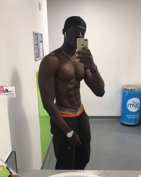 Guy Abs, Male Body Art, Black Guy, Abs Workout Video, Black Dude, Men Abs, Cute Guy Pics, Best Rapper Alive, Body Reference Poses