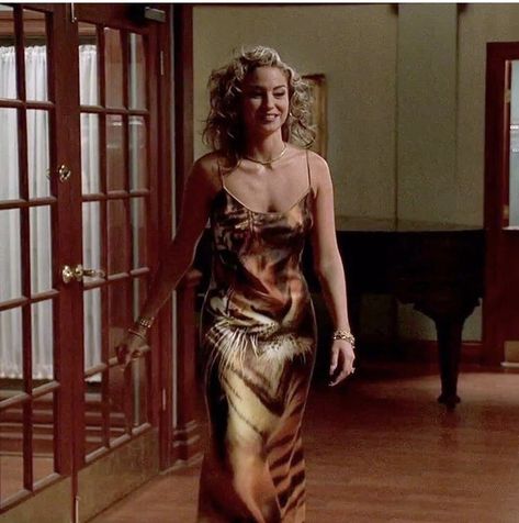 Trans Phoebe Buffay on Twitter: "I started The Sopranos over and I like Adriana and her looks… " Adriana Sopranos, Sopranos Outfits, Adriana La Cerva, Early 2000s Trends, The Sopranos, Vintage Ysl, Flip Flops Style, Mob Wives, Old Hollywood Glamour