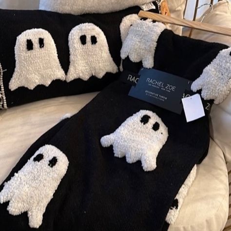 Beautiful Rachel Zoe Ghost Blanket And Pillow Set. Perfect To Decorate For Spooky Season ! Rachel Zoe Blanket Has A Ghost Pattern And Black And White Color Scheme. Measuring 50 X 60 Inches, It Is Made Of Polyester And Is Machine Washable For Easy Care. The Halloween Decor Pillow 14 X 26 Sweet Street Ghost Trio Throw Pillow With Pom Pom Tassels That Matches Rachel Zoe Ghost Blanket. They Are Perfect For Your Bedroom Or Living Room To Add A Spooky Touch To Your Decor. Both Items Are Brand New With Halloween Bedroom Inspiration, Rachel Zoe Ghost Blanket, Black Aesthetic Room Ideas, Ghost Bedroom, Black Aesthetic Room, Apartment Halloween Decor, Halloween Nursery, Ghost Blanket, Ghost Theme