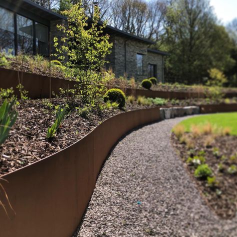 Mild steel retaining walls set on a curve worked beautifully in this stunning garden. The strength of these panels is amazing and look incredible. Planted with grasses from @knollgardens. Metal Lawn Edging, Steel Retaining Wall, Metal Garden Edging, Garden Lawn Edging, Steel Garden Edging, Path Edging, Small Front Gardens, Metal Edging, Diy Lawn