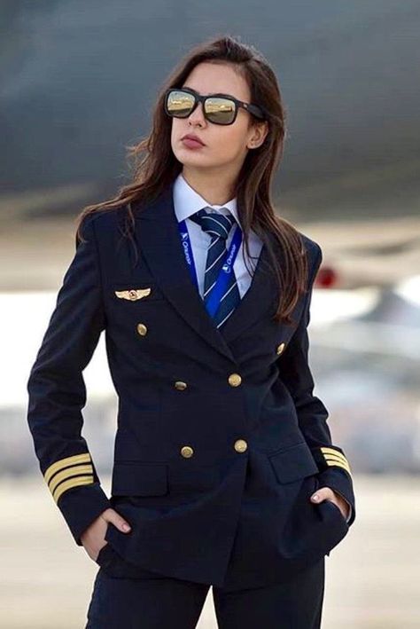 Aviation Outfit Women, Women Pilot, Pilot Career, Flight Girls, Pilot Uniform, Pilots Aviation, Female Pilot, Flight Crew, Flight Attendants