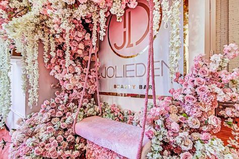 Spa Selfie Wall Ideas, Beauty Salon Selfie Wall, Salon Selfie Station, Salon Selfie Wall, Selfie Wall Ideas Salon, Instagram Wall Ideas, Selfie Room Ideas, Selfie Room, Salon Makeover