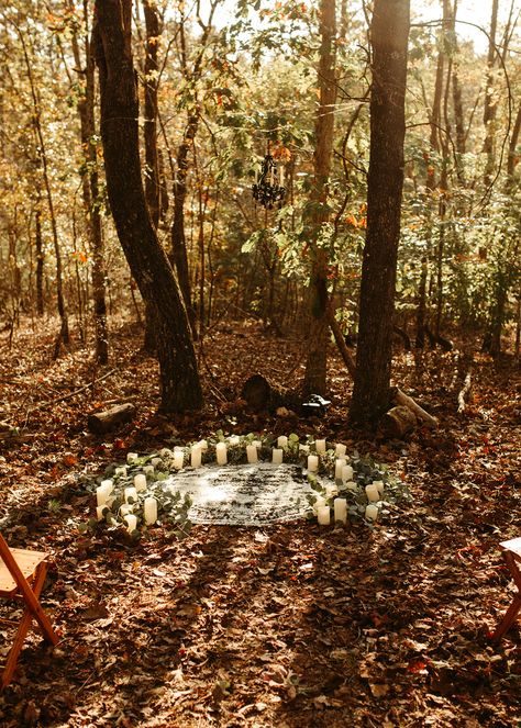 Gothic Wedding Outdoor, Dark Fairy Core Wedding, Dark Woods Wedding, Gothic Wedding Themes Victorian, Goth Forest Wedding, Dark Cottagecore Wedding, Witch Wedding Ideas, Satanic Wedding, Scary Wedding