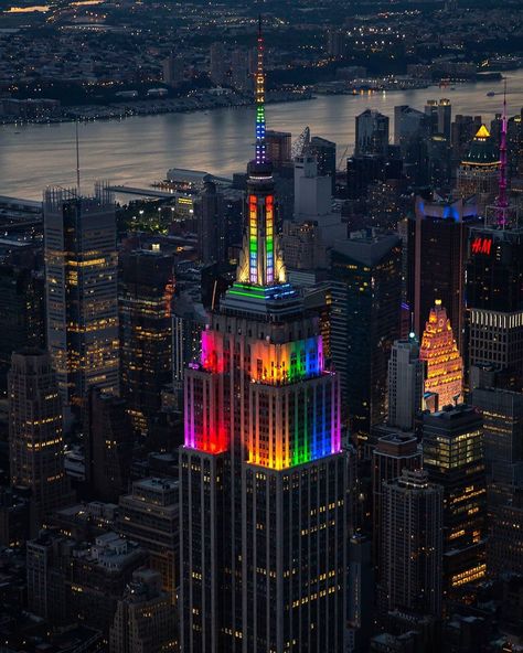 Gay Pride NYC ❤️🧡💛💚💙💜 Nyc Pride, Rainbow Lights, Gay Best Friend, All For Love, Pride Week, Chelsea Market, Rainbow Light, New York Art, City Wallpaper